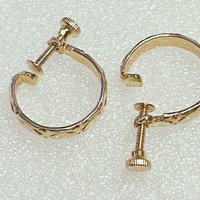 Vintage textured silver screw back earrings