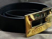 Gold buckle Gucci on black leather belt - Vintage 1990s size small